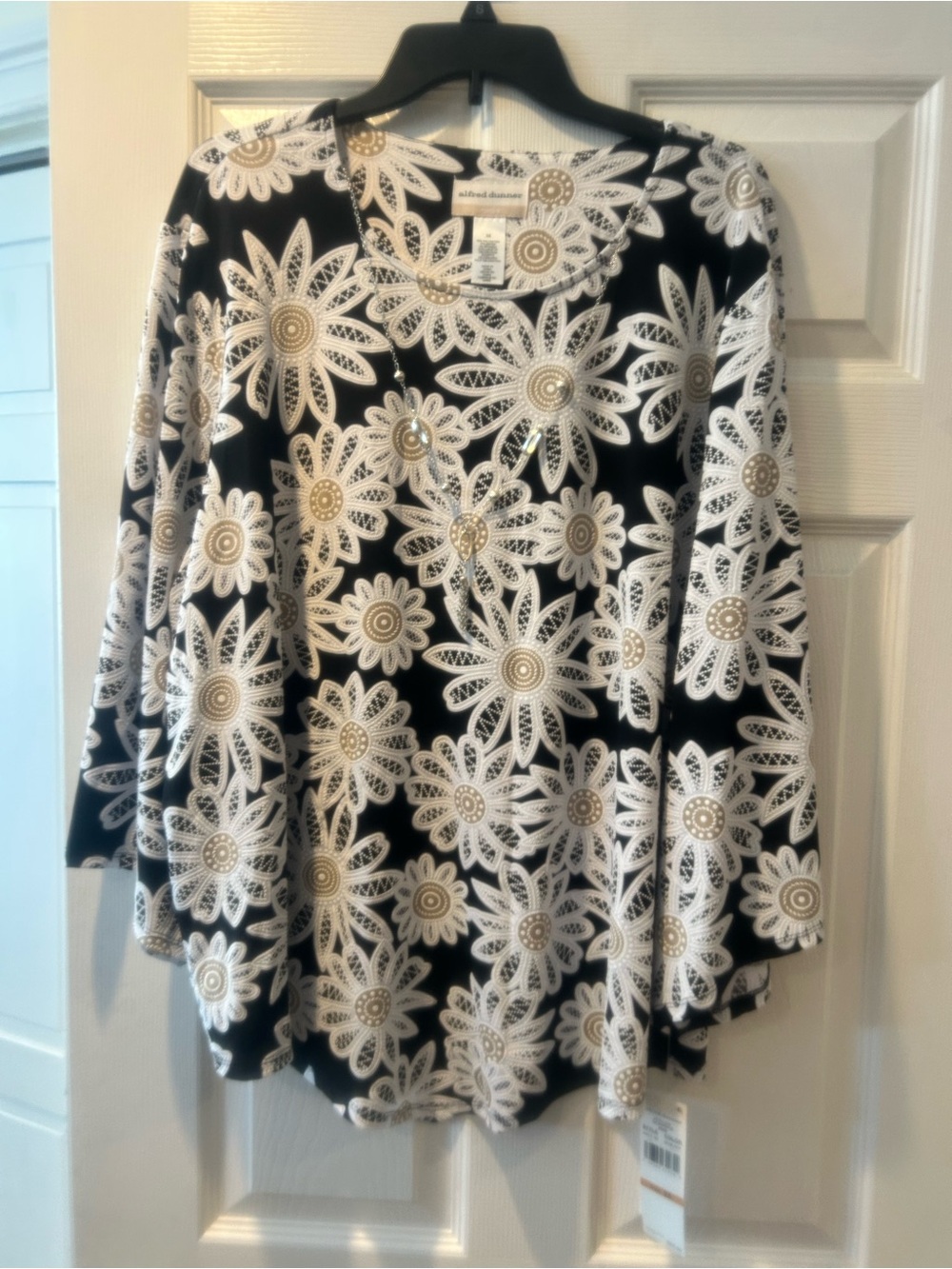Net Sz 3x Alfred Dunner classics black/white flower blouse